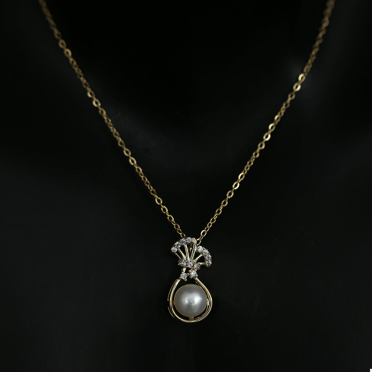 Flower Pearl Pendant Necklace