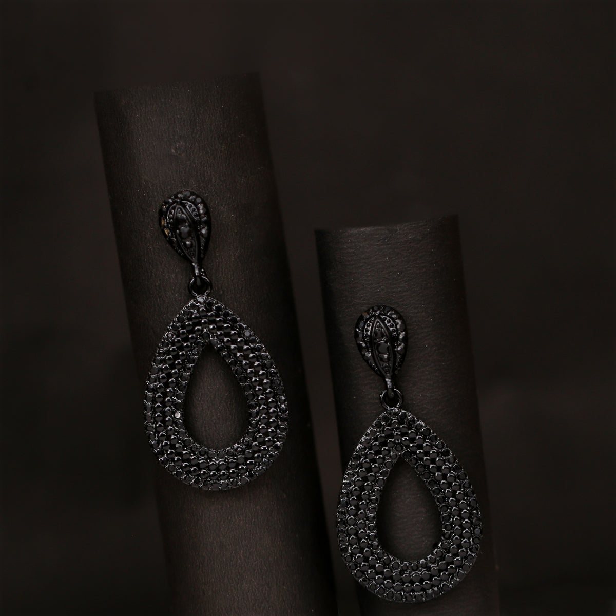 Elegant Teardrop Earrings - Captivate with Sophistication